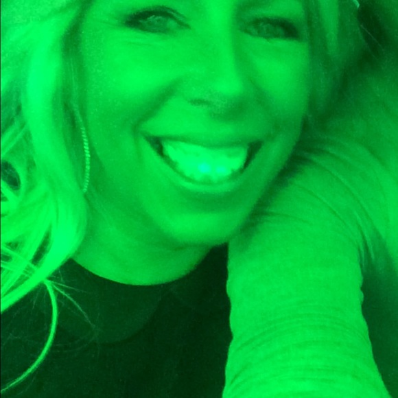 Meet your Posher, Sondra - Picture 1 of 1